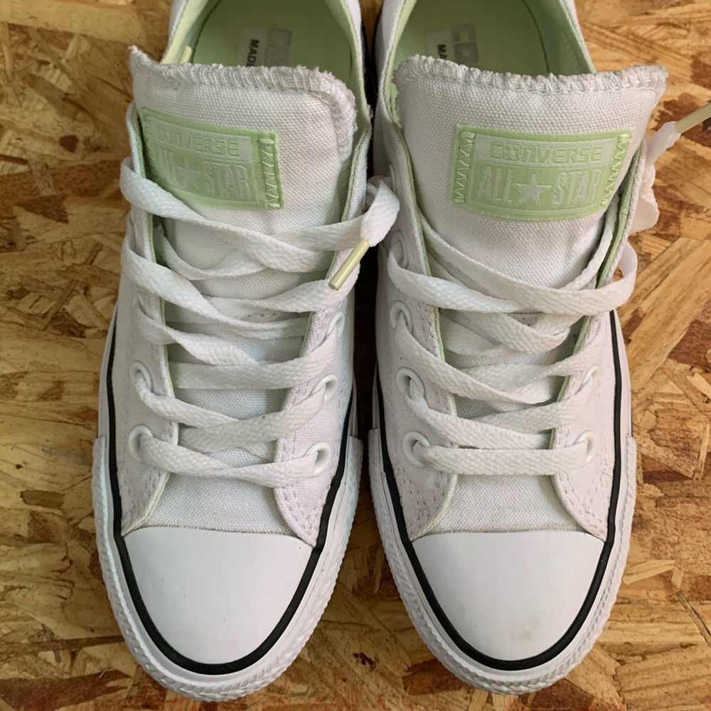 SOLD !!!!!! White converse